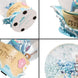 Vue latérale de la boule à neige Disney Stitch montrant les détails de la base en résine
