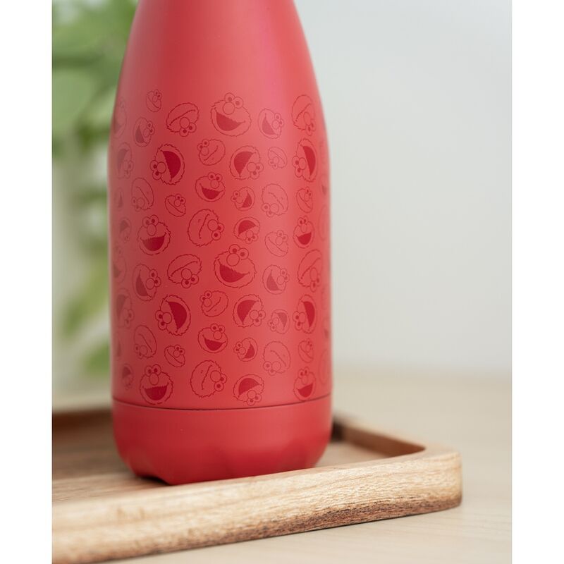 Vue de dessus de la bouteille double paroi Elmo Sesame Street avec bouchon fermé