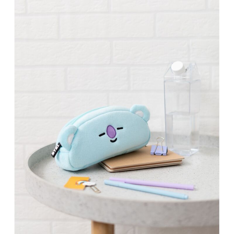 Trousse BT21 Koya ouverte, dévoilant l'intérieur spacieux pour ranger stylos et crayons
