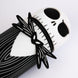 Image de la trousse Nightmare Before Christmas posée sur un bureau avec accessoires d'écriture