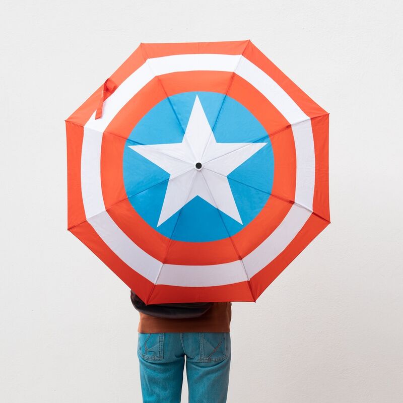 Parapluie Captain America ouvert montrant la structure métallique extensible et large diamètre