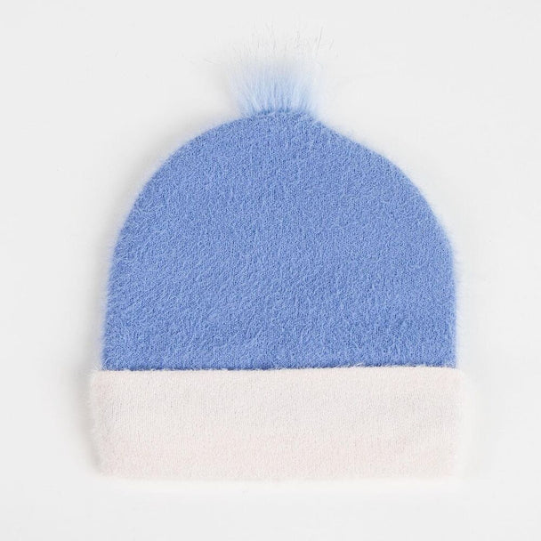 Détail de la casquette Stitch CERDÁ montrant la texture polyester et la taille unique ajustable