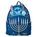 Vue de face du sac à dos Loungefly Disney Stitch Menorah avec design coloré et festif