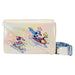 Sac Loungefly Disney Mickey and Friends Winter Wonderland vue de face avec rabat fermé en cuir vegan brillant