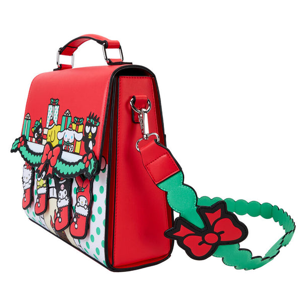 Gros plan sur la bandoulière amovible scalloped de couleur wintergreen du sac Hello Kitty Noël