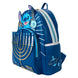 Détail du motif Stitch tenant une menorah lumineuse sur le sac à dos Loungefly