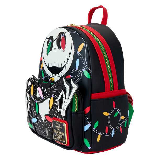 Zoom sur le visage souriant de Jack Skellington brodé sur le sac à dos Loungefly