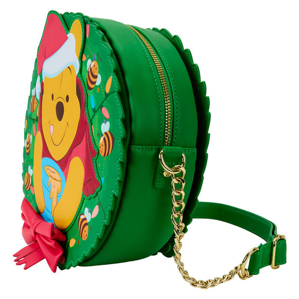 Gros plan sur le détail du tissu et la broderie du sac Loungefly Winnie l'Ourson