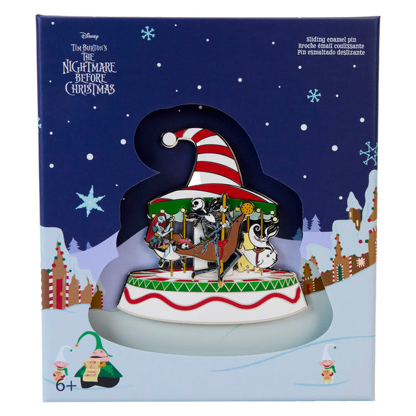Vue rapprochée du pin's émaillé Loungefly Disney The Nightmare Before Christmas Town Carousel montrant les détails colorés