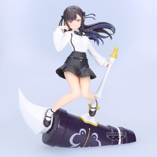 Figurine Alina 18cm BANPRESTO vue de face avec détails précis
