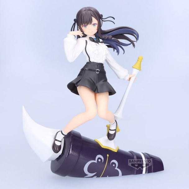 Figurine Alina 18cm BANPRESTO vue de face avec détails précis