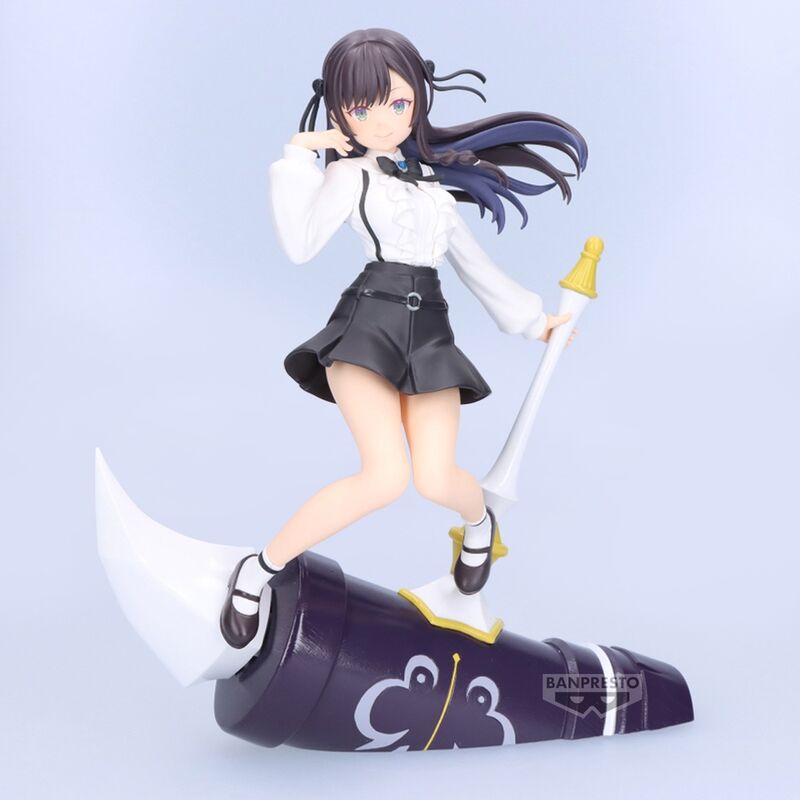 Figurine Alina 18cm BANPRESTO vue de face avec détails précis
