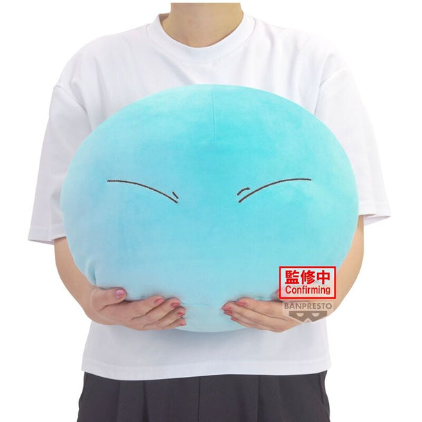 Détail de la peluche Rimuru BANPRESTO montrant la texture douce et la qualité de fabrication
