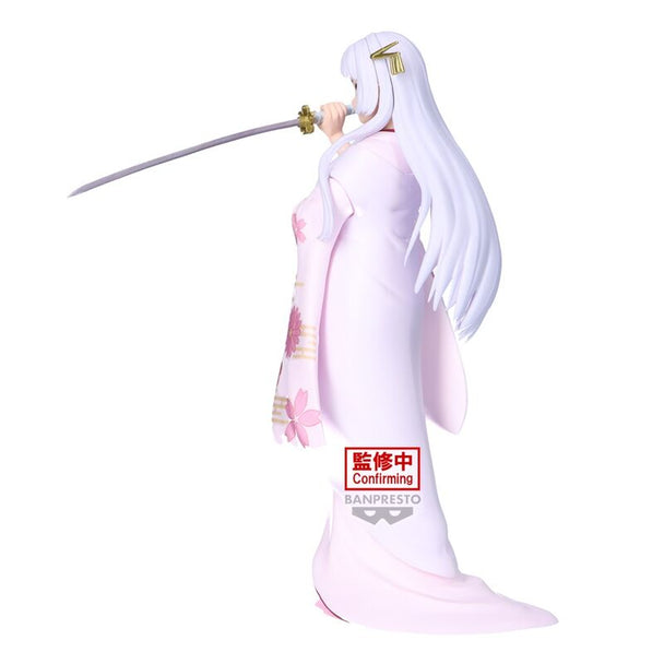 Profil latéral de la figurine Akane Kurokawa montrant la finesse des traits et la posture dynamique