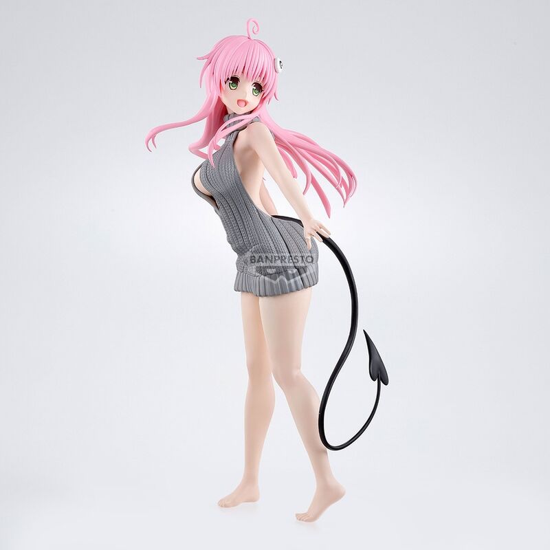 Profil gauche de la figurine Lala Satalin BANPRESTO mettant en valeur les accessoires et la finition brillante