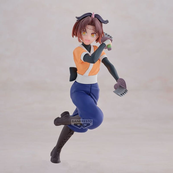 Vue latérale de la figurine Kana Arima montrant les détails du costume et la pose dynamique