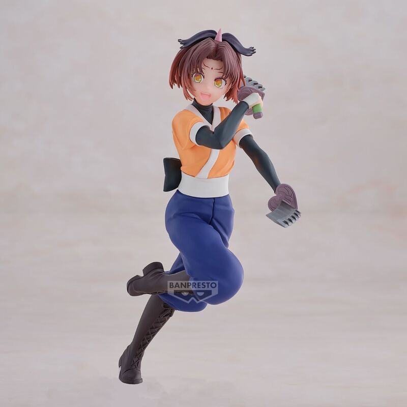 Vue latérale de la figurine Kana Arima montrant les détails du costume et la pose dynamique