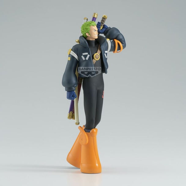 Profil latéral de la figurine Roronoa Zoro Egghead montrant son sabre et son costume