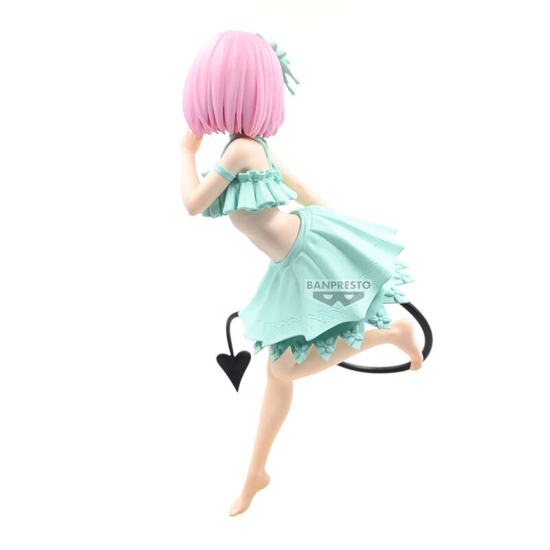 Vue rapprochée sur le visage et les accessoires de la figurine Momo Belia Glitter & Glamorous, soulignant l'expression et le design