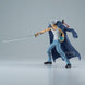 Gros plan sur le visage expressif de la figurine Trafalgar Law avec son chapeau distinctif