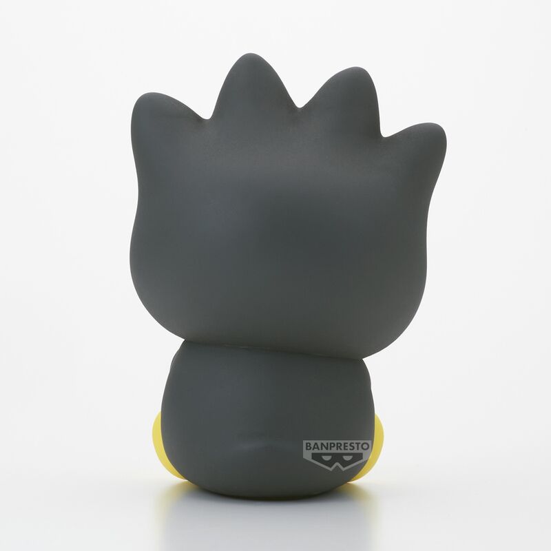 Vue arrière de la figurine Badtz-Maru mettant en valeur la finition et le design BANPRESTO