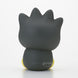 Vue arrière de la figurine Badtz-Maru mettant en valeur la finition et le design BANPRESTO