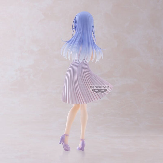 Vue arrière de la figurine Hana Suzuki mettant en valeur la coiffure et les accessoires