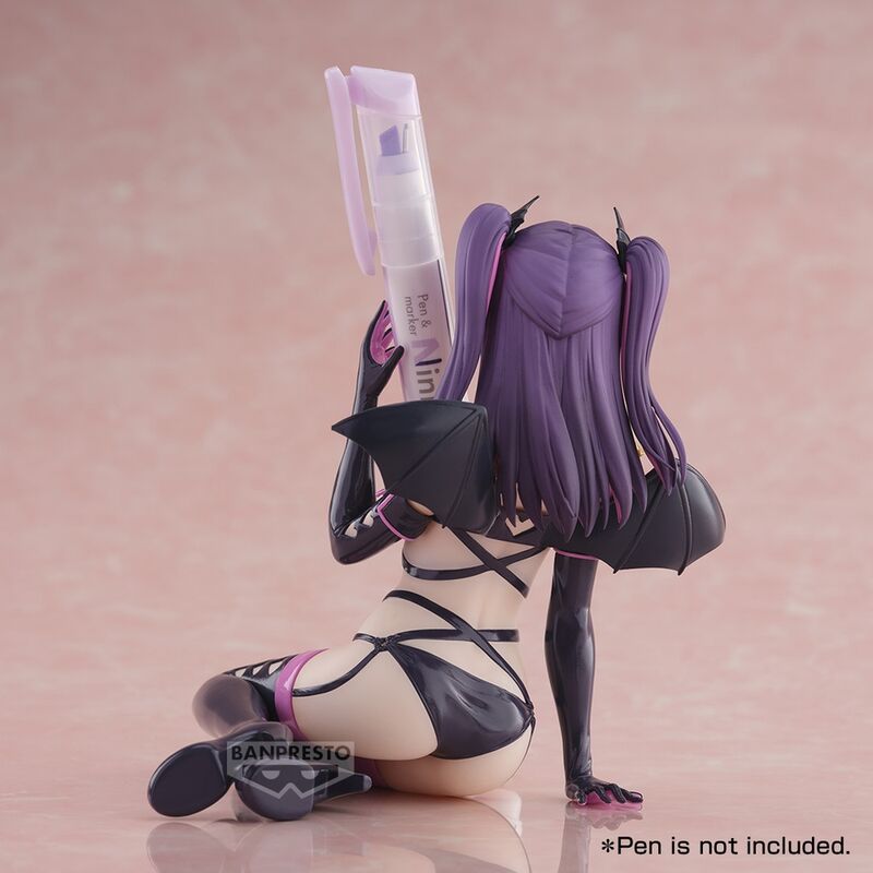 Vue arrière de la figurine Miriella mettant en valeur son costume détaillé et ses effets scintillants