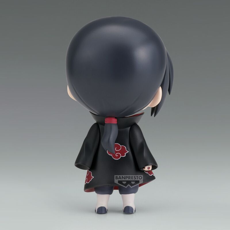 Vue arrière de la figurine Itachi Uchiha BANPRESTO montrant la cape et les cheveux