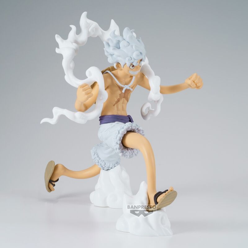 Photo rapprochée de la tête de la figurine Monkey D. Luffy Grandista avec expression déterminée