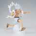 Photo rapprochée de la tête de la figurine Monkey D. Luffy Grandista avec expression déterminée
