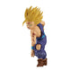 Figurine Son Gohan Super Saiyan 11cm exposée sur un socle avec éclairage studio