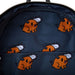 Détail des fermetures éclair et quincaillerie en métal noir sur le sac à dos Loungefly Chainsaw Man Pochita