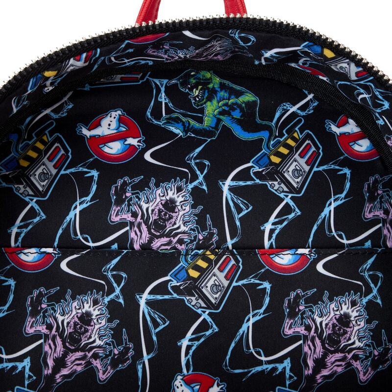 Logo Loungefly cousu sur le sac à dos Ghostbusters Stay Puft, gage d'authenticité