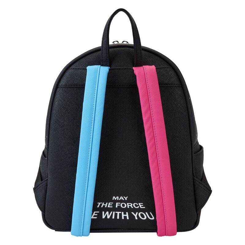 Sac à dos Loungefly Star Wars Neon 70 porté en contexte urbain par un fan