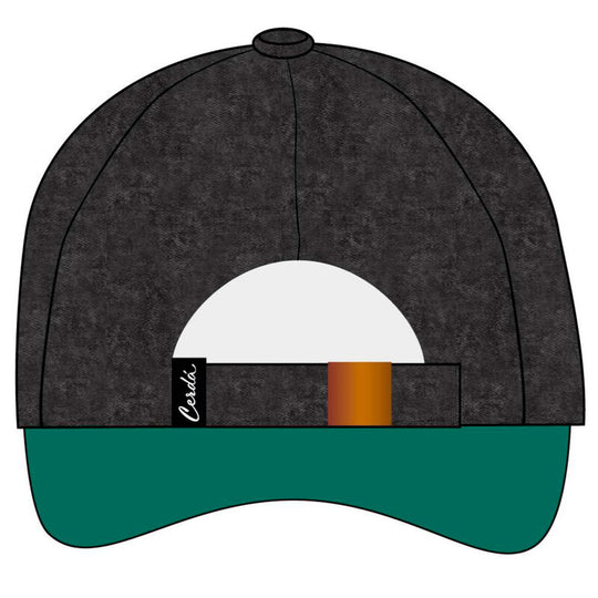 Détail de la casquette Serpentard Harry Potter montrant la texture en coton et la broderie du logo