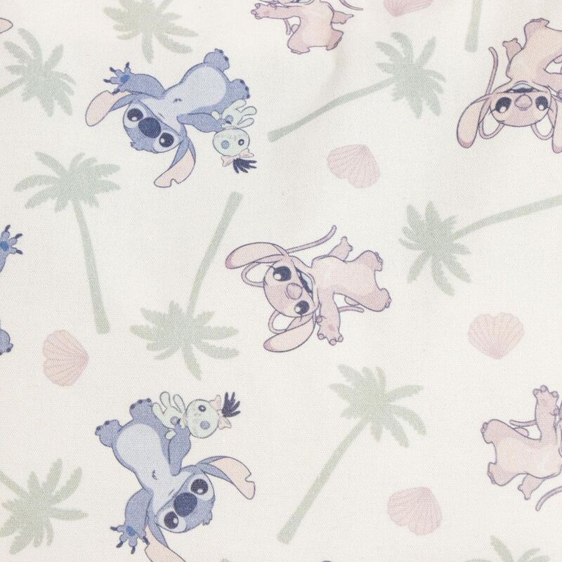 Sac shopping Disney Stitch CERDÁ porté par une personne lors d'une sortie en ville
