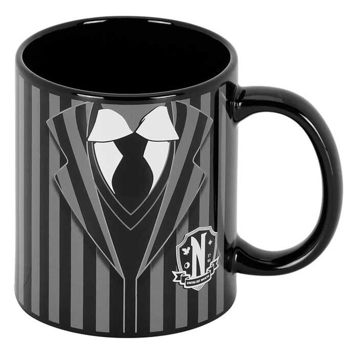 Packaging officiel KARACTERMANIA de la figurine Wednesday Uniform avec logo visible