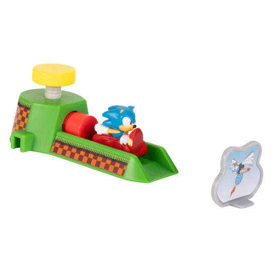 Enfant lançant une voiture Sonic Go Go Racer avec le lanceur rouge