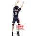 Figurine Tobio Kageyama Haikyu!! posée sur un socle, mettant en valeur sa hauteur de 18 cm