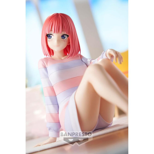 Vue de face de la figurine Nino Nakano 12cm avec détails précis et couleurs vives