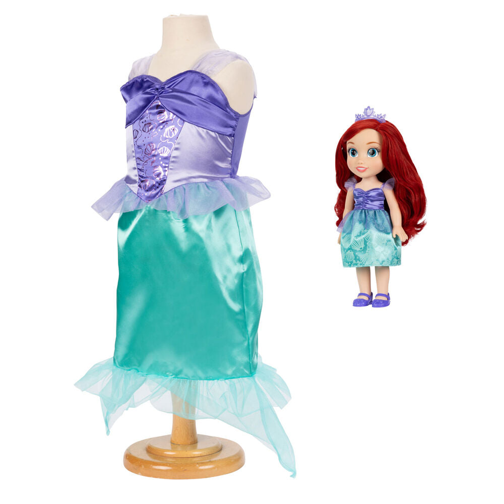 Poupée Ariel vue de profil montrant le costume fidèle au film La Petite Sirène