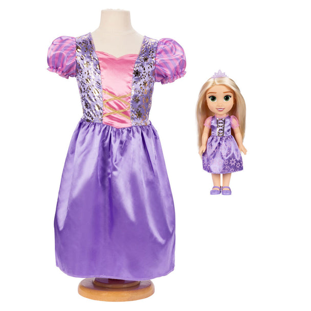 Détail du costume violet unique porté par la poupée Raiponce signée JAKKS PACIFIC