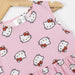 Fille portant la robe Hello Kitty CERDÁ en extérieur, montrant la coupe et le style