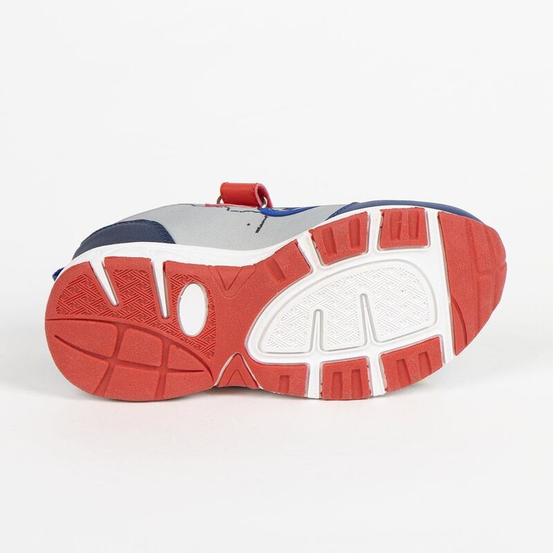 Détail des chaussons Marvel Avengers montrant la texture en PU et polyester pour confort.