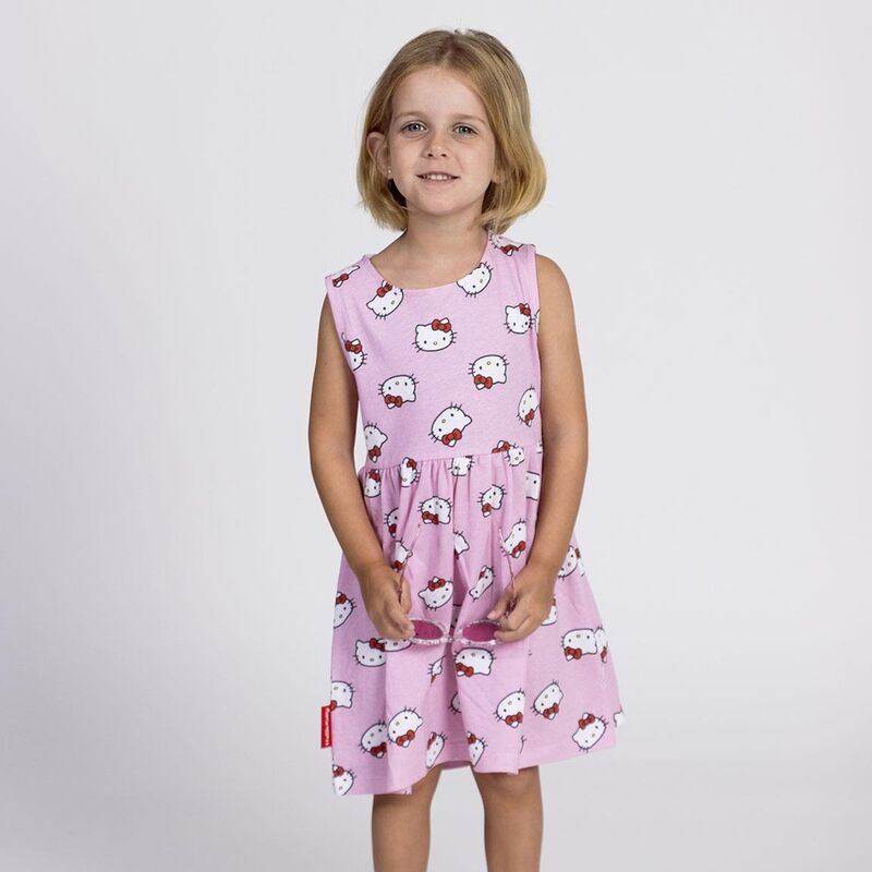 Zoom sur le logo Hello Kitty imprimé sur la robe CERDÁ pour enfants