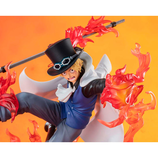 Vue rapprochée de la figurine Tamashii Nations Sabo Fire Fits Rook montrant les accessoires