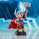 Vue rapprochée de la figurine Thor 13cm montrant la peinture soignée et le certificat d’authenticité