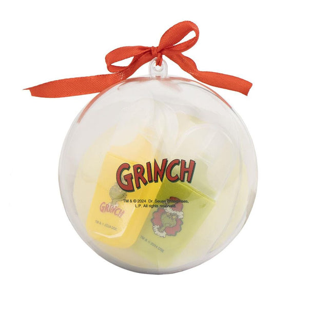 Vue rapprochée de la boule de Noël Grinch montrant les détails du design et la finition brillante