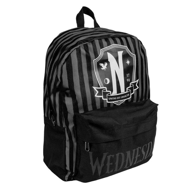 Vue de face du sac à dos casual Wednesday 42 cm de la marque CERDÁ, en polyester noir avec logo visible